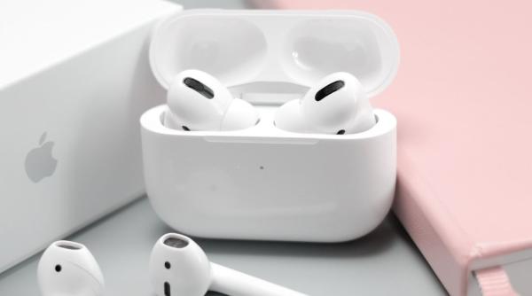 pasi simpli pentru a curata corect castile airpods