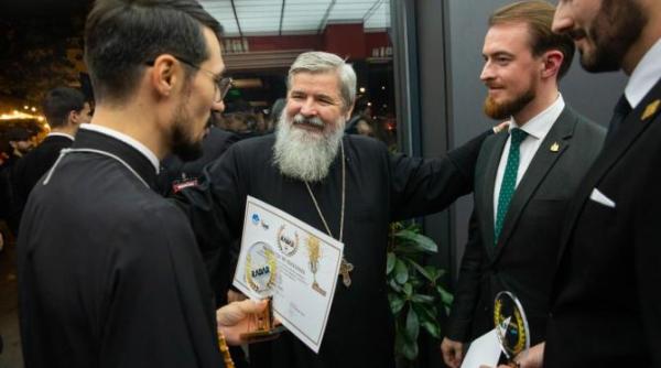 vasile ioana preotul care schimba vieti a fost premiat cum a lasat confortul din biserica pentru a l cauta pe omul modern care a ratacit intr o lume plina de prezente