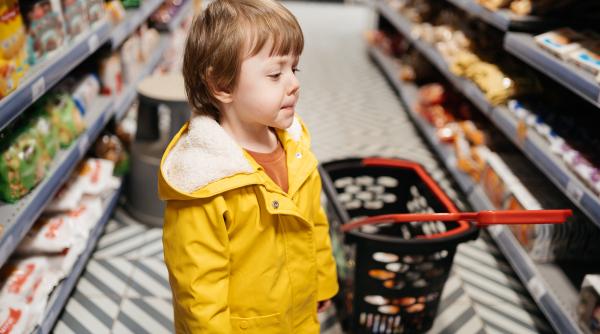 black friday sau red flag protestul copiilor arsi la punga de jeleuri