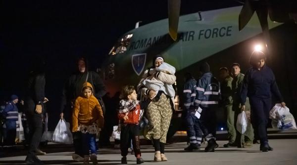 cei 41 de cetateni romani evacuati din fasia gaza au ajuns in romania