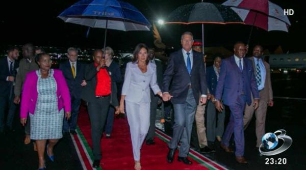 mircea badea criza de ras in direct la tv dupa aparitia pozelor cu presedintele iohannis in kenya bogdan chirieac invidie fara indoiala africa se cutremura