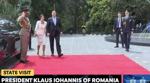 superstitia lui klaus iohannis l a facut pe presedintele kenyei sa rada dupa ce william ruto i a spus ati venit cu ploaia video