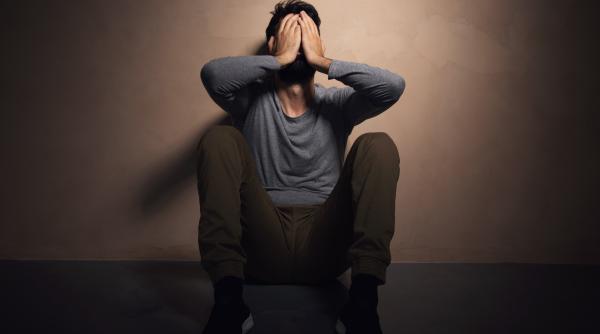 un barbat si a taiat venele cu flexul dupa ce a ajuns la concluzia ca are cancer din cautarile pe internet