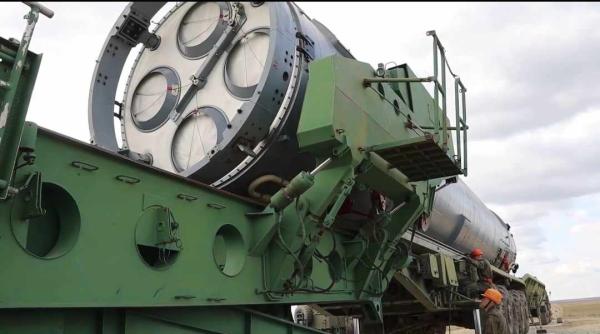 rusia a incarcat in siloz o noua racheta nucleara avangard putin spune ca zboara si se topeste in mers se creeaza efectul eschimo galerie foto