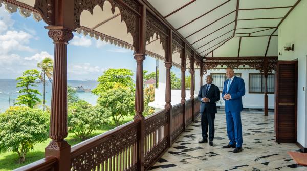 iohannis a ajuns in zanzibar galerie foto