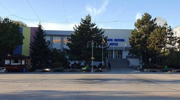 palatul culturii din buftea inaugurat pe furis cu invitati speciali viceprimarul vaida eu stiu ca intre romani cand doi oameni stiu un lucru nu mai este un secret