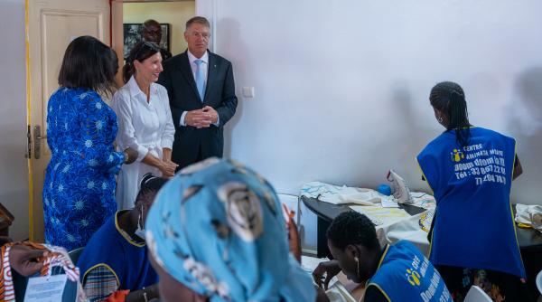 klaus iohannis vizita la un centru de copii cu deficiente mintale foto