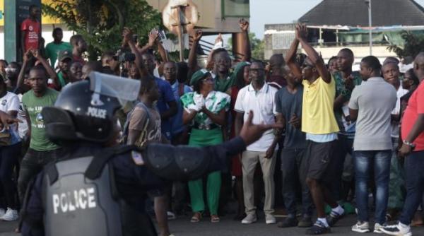 o masina a intrat in plin in multime in liberia in sustinatorii presedintelui ales zece persoane sunt moarte la ora la care va vorbesc