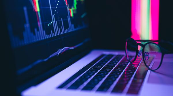 zeci de persoane din harghita au fost inselate cu sume mari dupa ce au accesat platforme de investitii