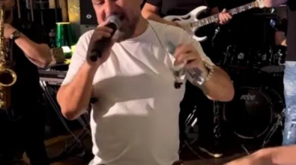 adi de la valcea le a cantat fotbalistilor echipei nationale puscas tanase si ionut radu au fost sufletul petrecerii video