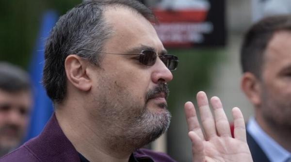 dosarul vaccinurilor l a facut pe ghinea sa se razgandeasca in 2012 scria eu votez dna acum securistii se razbuna cristescu e cu happy end foto