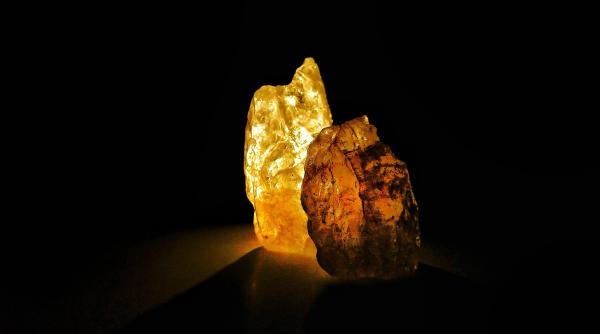 un cautator de comori gasit o piatra ciudata extrem de grea si a crezut ca e de aur s a dovedit a fi mult mai valoroasa foto