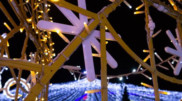 iluminatul festiv din tulcea intarziat pana la sf nicolae vantul puternic din weekend a produs numeroase avarii la reteaua de iluminat public