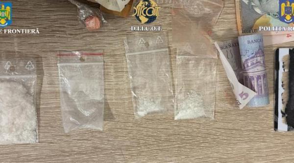 a fost prinsa gruparea din maramures si cluj care vinde cristal elevilor droguri pistoale si bani gasite la perchezitii foto
