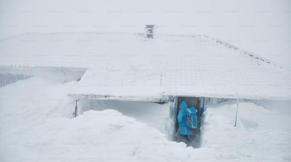 de la frigul din clase la caldura muzicii elevii de la liceul de arta din sibiu invata iarna intr un frig de nedescris