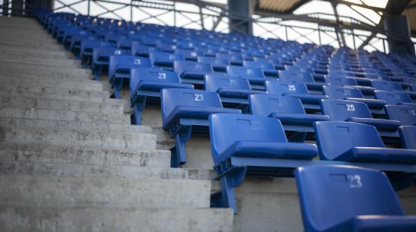 galeriile celor de la otelul galati se retrag din activitate singura brigada ultra din romania care a facut toate deplasarile pe timp de pandemie