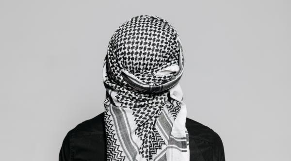keffiyeh ul steagul neoficial al palestinei de la obiect vestimentar la simbol al identitatii palestiniene