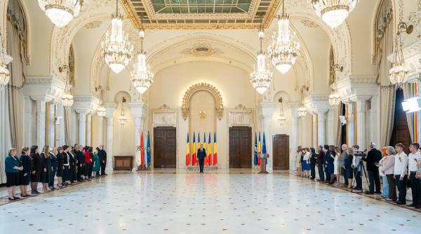 klaus iohannis decrete de decorare cu ocazia zilei nationale