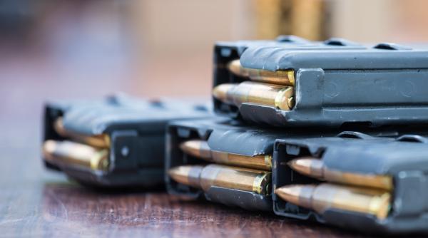 cetatean american cercetat dupa ce a incercat sa intre in romania cu un autoturism furat arme si munitie