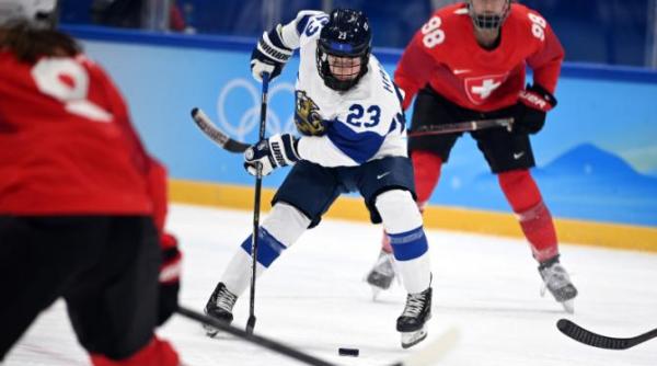 o hocheista dubla medaliata olimpica a paralizat dupa accidentarea din timpul unui meci