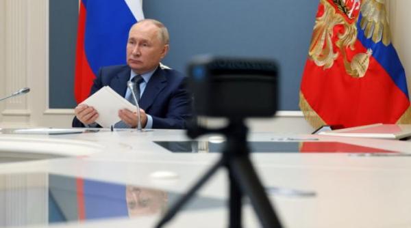 gestul lui putin cand i s a aratat o imitatie de buton nuclear la expozitia de realizari ruse video