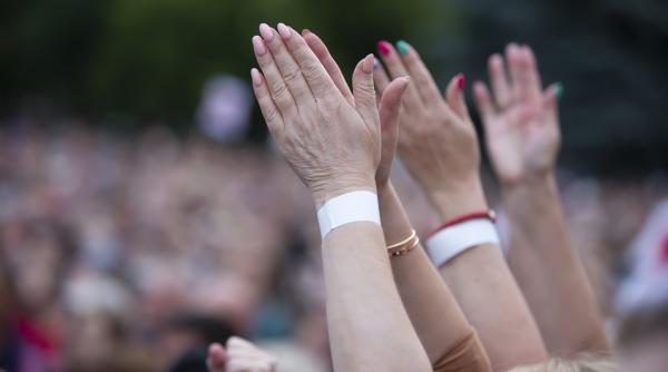angajatii din dsp arad protesteaza si ameninta cu oprirea activitatii ar putea avea un impact major asupra vaccinarilor sau inmormantarilor