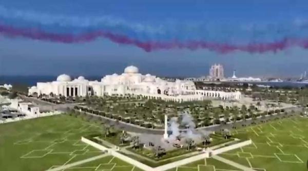 vladimir putin primit ca un rege in emiratele arabe unite avioanele au desenat steagul rusiei pe cer in abu dhabi galerie foto video