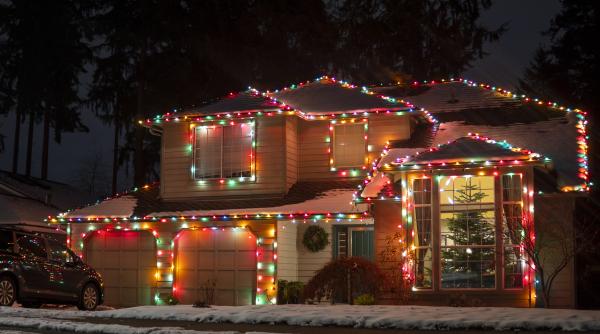 grinch de romania un sibian a fost amenintat de vecini printr o scrisoare sa stinga luminitele de craciun pe motiv ca nu pot dormi