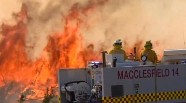 conditii meteorologice extreme pompierii din australia de sud se lupta cu incendiile de vegetatie 30 000 de fulgere in 24 de ore