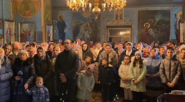 parohia ghidighici de langa chisinau a trecut la biserica ortodoxa romana ropote de aplazue in biserica video