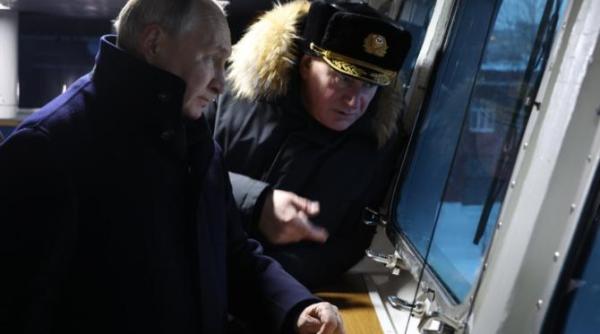 vladimir putin a inaugurat doua noi submarine nucleare munca vizand cresterea puterii maritime a rusiei va continua fara nicio indoiala