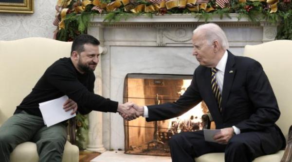 cadou de craciun pentru putin joe biden discuta cu zelenski in biroul oval congresul trebuie sa aprobe o finantare suplimentara pentru ucraina