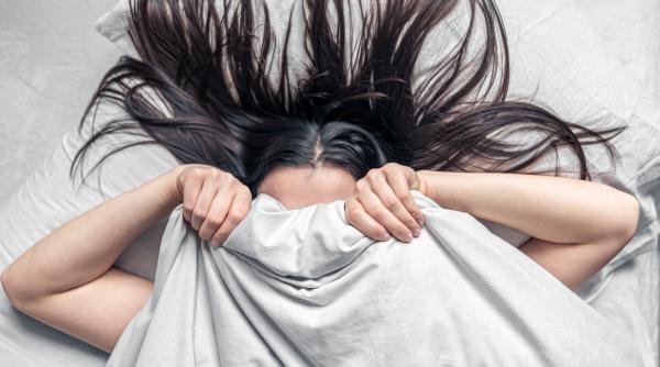 de ce nu e bine sa dormi cu parul ud