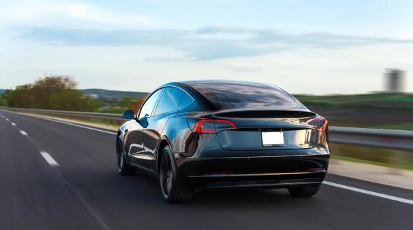 tesla a rechemat 2 milioane de vehicule probleme cu pilotul automat