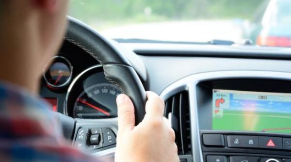 dc conducem pozitia mainilor la volan esentiala in evitarea accidentelor