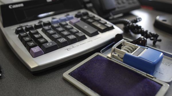 la trezorerie statul inchide si da liber trei saptamani de zile bogdan chirieac asta e de noaptea mintii si nu poate fi explicat