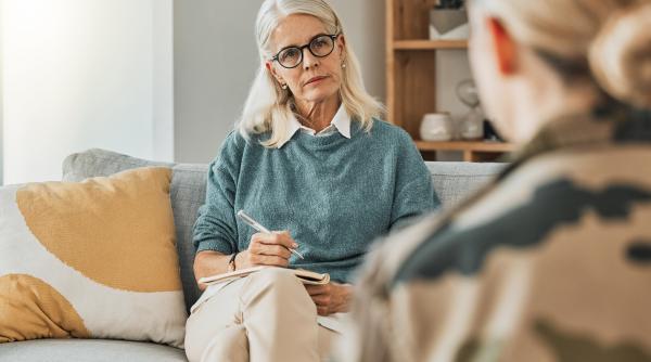 psihologul cristina mirea fost manager al unui camin de batrani daca in europa au o valoare noi nu prea avem timp sa ii ascultam pierdem enorm