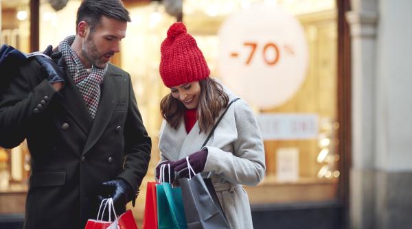 sondaj cec bank peste jumatate dintre romani vor plati cash de sarbatori