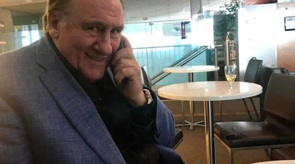 emmanuel macron il apara pe gerard depardieu este vanatoare de oameni detest asta