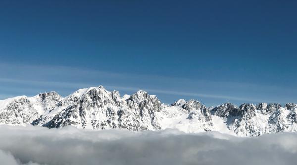 fenomen spectaculos si extrem de rar muntii tibles si muntii rodnei s au vazut din fagaras de la peste 200 de kilometri distanta galerie foto