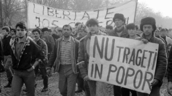 sa ne amintim de 21 decembrie 1989 ziua in care romania a deschis poarta catre libertate ce s a intamplat in bucuresti si n tara