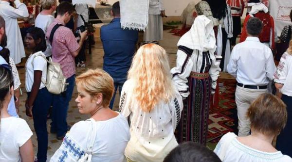 muzeul din romania vizitat de 1 milion de turisti pe an jumatate sunt straini stau cate 10 autocare la coada cel putin