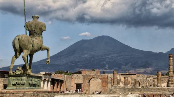 in ruinele orasului antic pompei au fost descoperite statuete asemanatoare scenei nasterii domnului foto