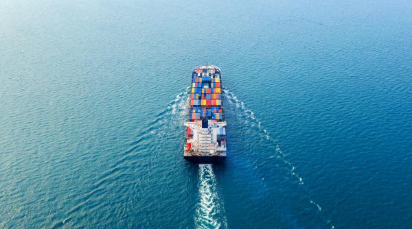 o nava afiliata israelului a fost lovita de o drona atacul a avut loc in marea arabiei