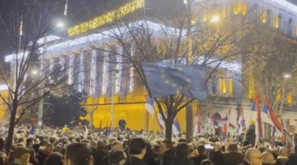 protest masiv in serbia mii de persoane cer anularea alegerilor parlamentare si locale video