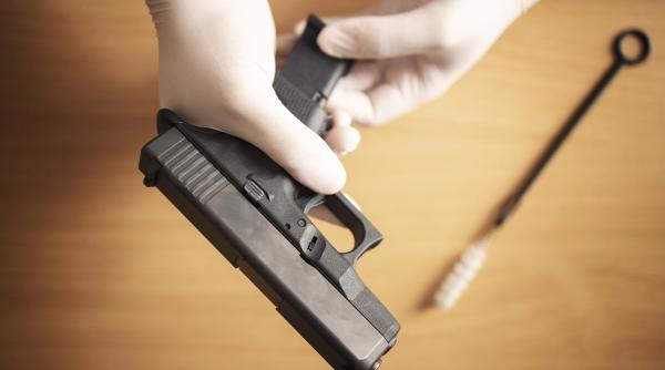 legendarul glock inventatorul celui mai cunoscut pistol a murit la 94 de ani