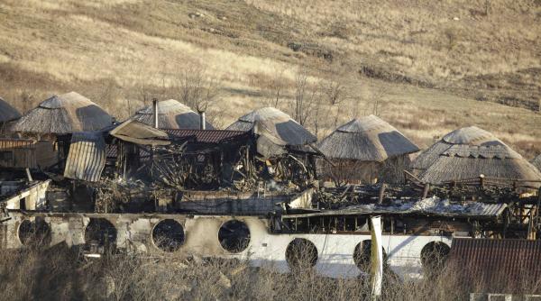 pagubele produse de incendiul de la ferma dacilor imaginile zilei foto