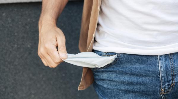 pensiile si salariile functionarilor publici din ucraina amanate din cauza razboiului