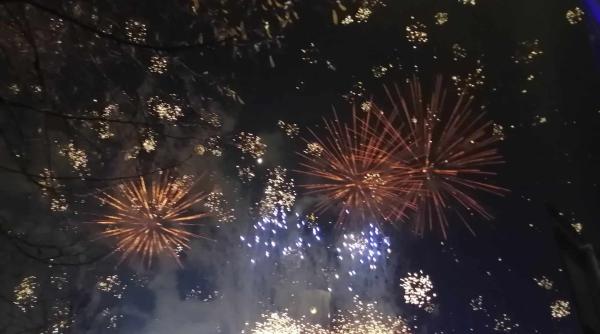 revelionul vremurilor noastre semnificatia impuscatului anului pe care cei care dau cu petarde nu o mai stiu