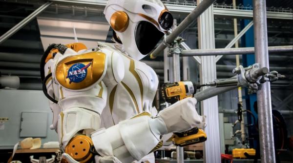 nasa o noua generatie de roboti umanoizi va fi lansata in spatiu ce vor face diferit de astronauti